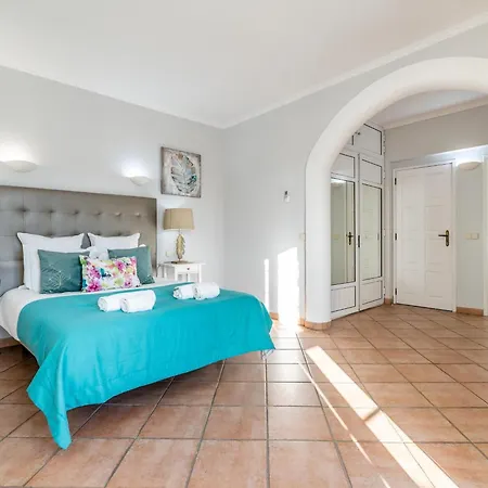 Villa A Gale Avec Piscine Privee - Pt-1-8
